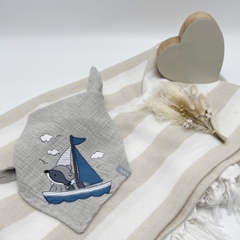Halstuch "Waschbär mit Segelboot"